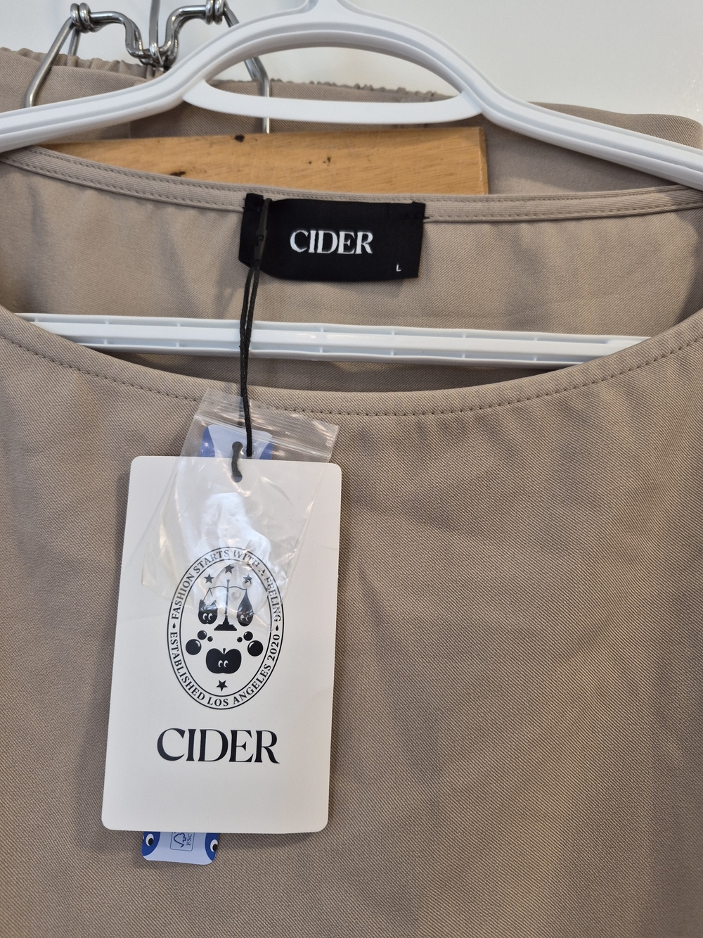 CIDER Taupe Set - Picture 4 of 11